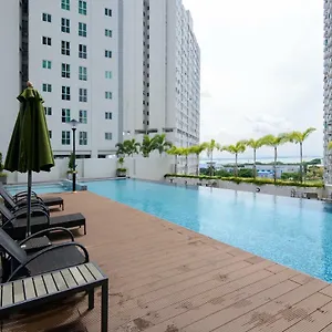  아파트 Straits Garden Suites,